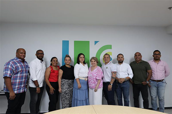 La ruta de intervención propuesta incluye acciones como asesorías personalizadas, talleres vivenciales, mentorías, ferias de prototipado e innovación, así como la creación de redes de colaboración con el ecosistema emprendedor local.