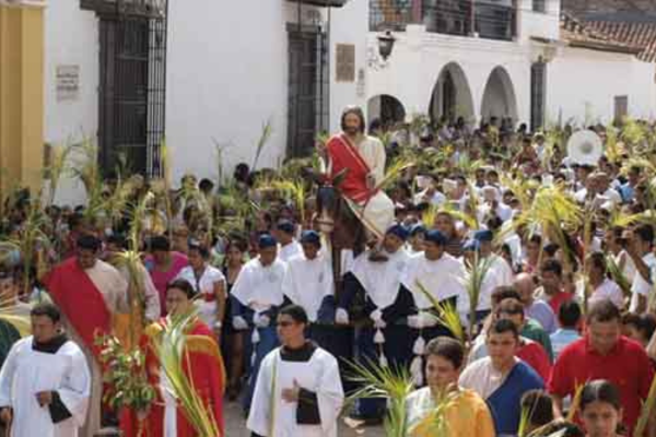 Imagen de referencia de una procesión del domingo de ramos en una calle de Santa Marta. Foto archivo