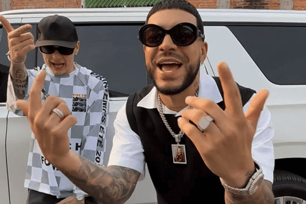 Ryan Castro, cantante colombiano de música urbana en compañía de ‘Peso Pluma’, cantante mexicano de música norteña. Foto redes sociales