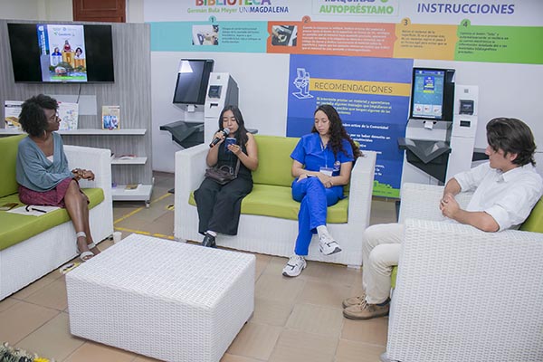  Durante la premiación del Concurso, los ganadores leyeron sus relatos y contaron su experiencia de escritura.