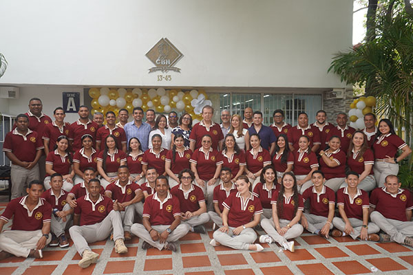 El equipo directivo y administrativo de la Corporación Bolivariana del Norte acompañó la celebración de los 30 años de la institución. El equipo directivo y administrativo de la Corporación Bolivariana del Norte acompañó la celebración de los 30 años de la institución.