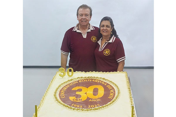 Carlos Quintero Lozano y Martha Ballesteros Frade, fundadores de la CBN, en el acto conmemorativo. Carlos Quintero Lozano y Martha Ballesteros Frade, fundadores de la CBN, en el acto conmemorativo.