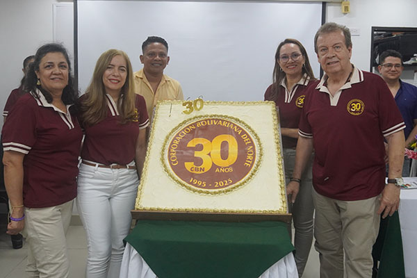 Directivos y docentes de las distintas escuelas académicas de la CBN junto a invitados especiales durante el evento. Directivos y docentes de las distintas escuelas académicas de la CBN junto a invitados especiales durante el evento.