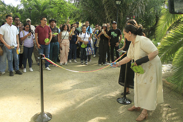Zarita Abelló, miembro honoraria de la Sociedad Bolivariana de Colombia. Directora de la Fundación Museo Bolivariano de Arte Contemporáneo y de la Quinta de San Pedro Alejandrino desde el año de 1986.