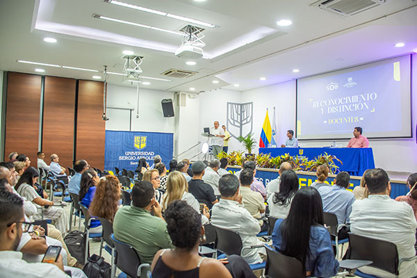 La exaltación se otorgó en el marco del Día del Docente, destacando el compromiso con la Misión y el Proyecto Educativo de la Universidad Sergio Arboleda en las categorías de “Docentes Distinguidos”