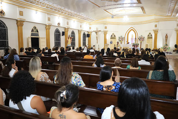 Exalumnas del colegio celebraron el reencuentro con muestras de cariño y gratitud, reafirmando su sentido de pertenencia a la institución. Exalumnas del colegio celebraron el reencuentro con muestras de cariño y gratitud, reafirmando su sentido de pertenencia a la institución.