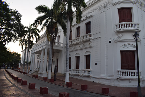 Edificio del Palacio de Justicia, ubicado en la calle San Antonio (calle 20), entre la calle del Río (carrera segunda) y tercera. Edificio del Palacio de Justicia, ubicado en la calle San Antonio (calle 20), entre la calle del Río (carrera segunda) y tercera.