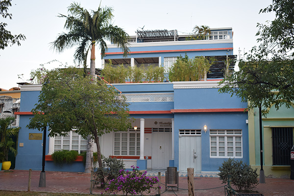 Obra que guarda su estilo, colores recomendados, ubicado sobre la calle Tumbacuatro (calle 19), pleno corazón del Parque Santander o ‘Los Novios’. Obra que guarda su estilo, colores recomendados, ubicado sobre la calle Tumbacuatro (calle 19), pleno corazón del Parque Santander o ‘Los Novios’.