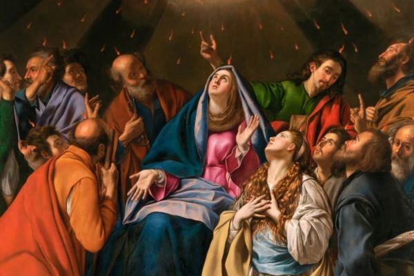 Cristo resucitado vino y ‘trajo’ a los apóstoles el Espíritu Santo. Se lo dio diciendo: ‘Recibid el Espíritu Santo’. Lo que había sucedido entonces en el interior del Cenáculo, ‘estando las puertas cerradas’, más tarde, el día de Pentecostés es manifestado también al exterior, ante los hombres.