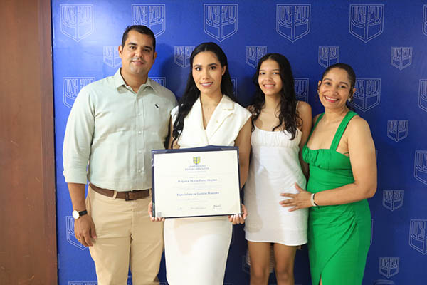 De izquierda a derecha, Andrés Vence; Daljaira María Pérez Ospino; Jenifer De La Hoz y Laura Morrison. De izquierda a derecha, Andrés Vence; Daljaira María Pérez Ospino; Jenifer De La Hoz y Laura Morrison.