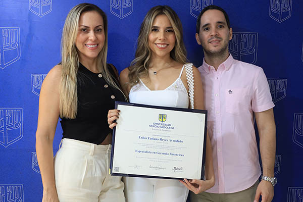 Erika Tatiana Reyes Avendaño; Antonio Miranda y Dina Reyes.