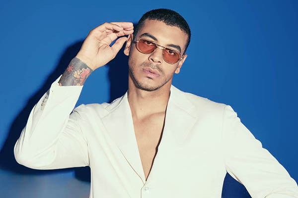 Manuel Medrano, dos veces ganador del Latin GRAMMY®, celebra su décimo aniversario con la gira “10 Años Tour”, que lo llevará a más de 40 ciudades, incluyendo paradas en Estados Unidos.