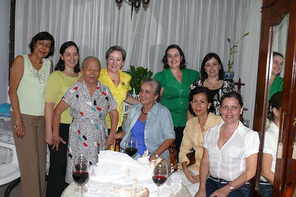 Lucy Abello, Luz Marina Vives, Eloísa Rosado, María Cristina Vives, Rosa Paulina, Estela y Alicia Vives Lacouture, María Cristina Meléndez, junto con Alicia Lacouture Zúñiga. 