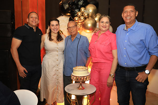 Mario Velásquez, Leonardo Velásquez, Silvana Parejo, Viviana Ramírez y Jorge Velásquez.