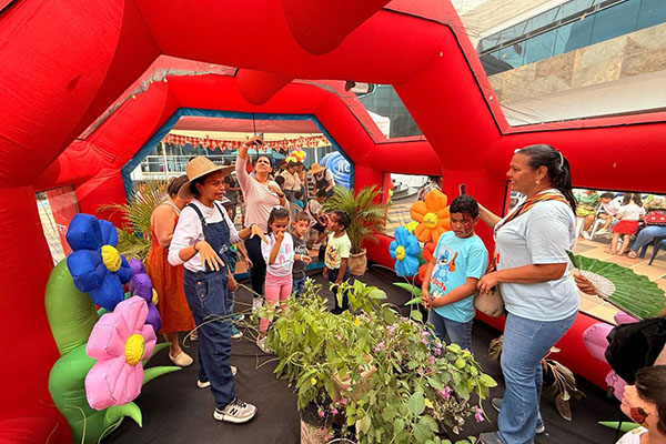 Esta iniciativa apuesta por la educación ambiental y el fortalecimiento de vínculos familiares a través de experiencias vivenciales de la naturaleza. 