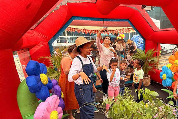 Esta iniciativa apuesta por la educación ambiental y el fortalecimiento de vínculos familiares a través de experiencias vivenciales de la naturaleza. 