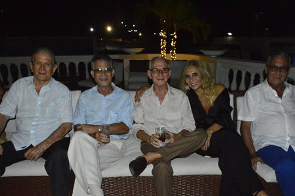 En una reunión familiar se aprecia en la gráfica a Sabas Miguel Socarrás, Carlos Socarrás junto a Julio Sánchez, Rafael Socarrás, y Sandra Gómez.