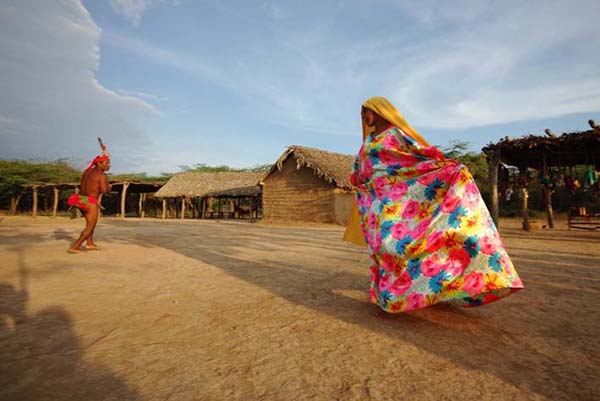 La Guajira contiene a la tradición milenaria de los Wayúu, un pueblo precolombino que nunca cedió a la colonización española. Foto Aventure Colombia.