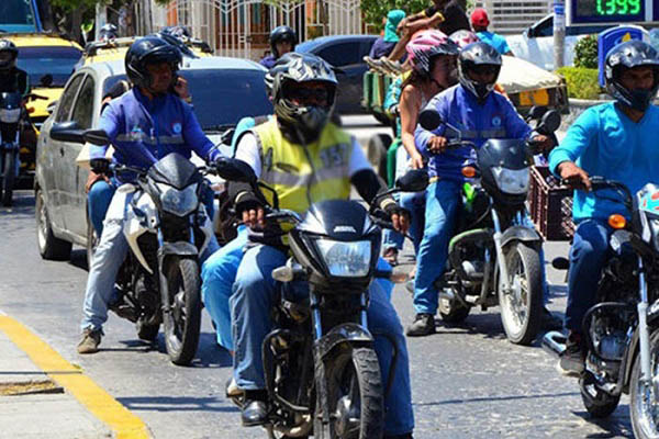 La falta de restricciones para motocicletas deja en evidencia el vacío normativo y el débil control vial en la ciudad.