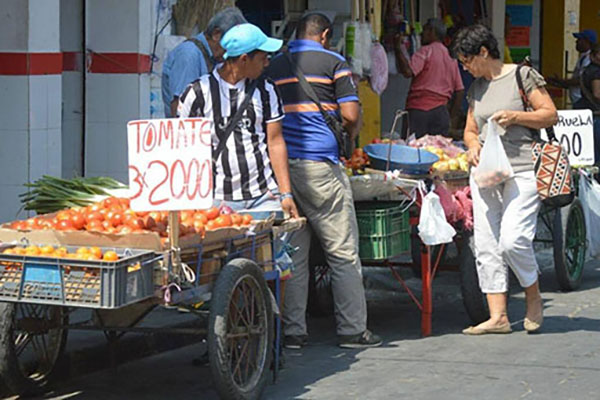 En Santa Marta la oferta de empleo formal es muy reducida y por esto se recurre al llamado ‘rebusque’. Foto EL INFORMADOR.