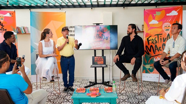 Fabián Sánchez Molina, Viceministro de las Artes y la Economía Cultural y Creativa y Catalina Valencia, ​Coordinadora de la línea de interculturalidad de Fundación Pares en la presentación del evento.