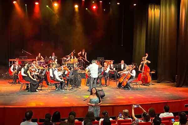 El cierre se realizó el viernes en el Teatro Cajamag ‘Pepe Vives Campo’ de Santa Marta, con todas las condiciones técnicas que permitieron a Cera desplegar su talento al máximo. 