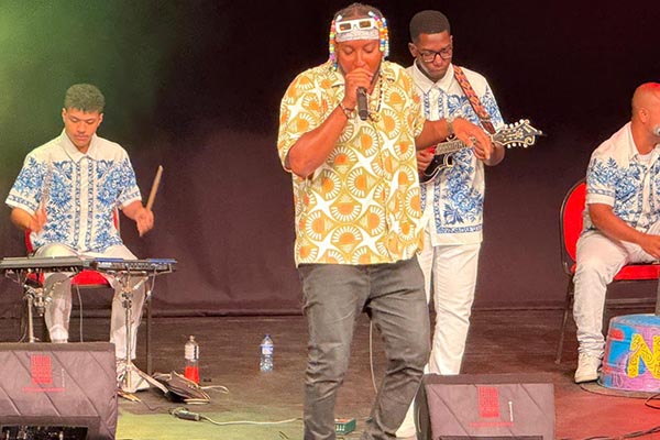 La música del Caribe no solo se escuchó; se vivió, se cantó y se bailó, convirtiendo al Teatro Cajamag en un rincón de San Andrés, Providencia y Santa Catalina en pleno corazón de Santa Marta. / Foto Cajamag La música del Caribe no solo se escuchó; se vivió, se cantó y se bailó, convirtiendo al Teatro Cajamag en un rincón de San Andrés, Providencia y Santa Catalina en pleno corazón de Santa Marta. / Foto Cajamag