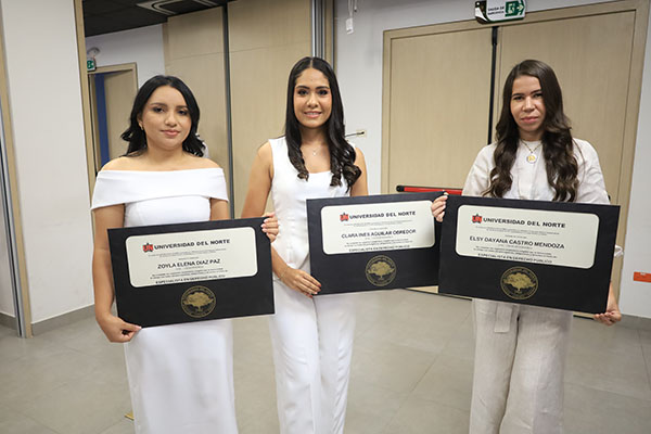 Zoyla Elena Díaz Paz, Clara Inés Aguilar Obredor y Elsy Dayana Castro Mendoza, recibieron el titulo Especialista en Derecho Público. Zoyla Elena Díaz Paz, Clara Inés Aguilar Obredor y Elsy Dayana Castro Mendoza, recibieron el titulo Especialista en Derecho Público.