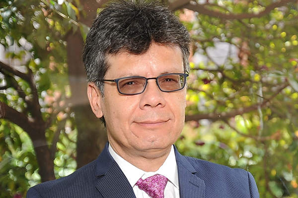 Dr. Ernesto Martínez, presidente de la Fundación Reviva, médico internista e infectólogo con amplia trayectoria en inmunología. / Foto cortesía Dr. Ernesto Martínez, presidente de la Fundación Reviva, médico internista e infectólogo con amplia trayectoria en inmunología. / Foto cortesía