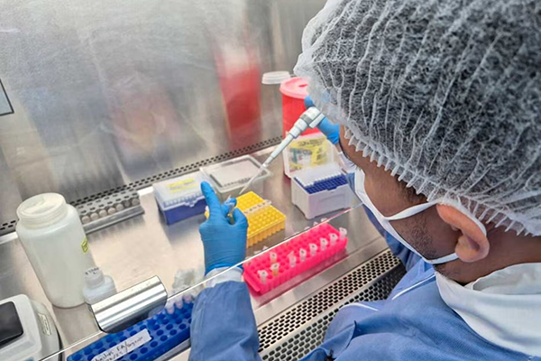 El simposio contará con la participación de prestigiosos especialistas nacionales que compartirán sus experiencias y avances en investigación / Foto Organización Panamericana de la Salud / Organización Mundial de la Salud (OPS/OMS) y el Instituto Nacional de Salud (INS).