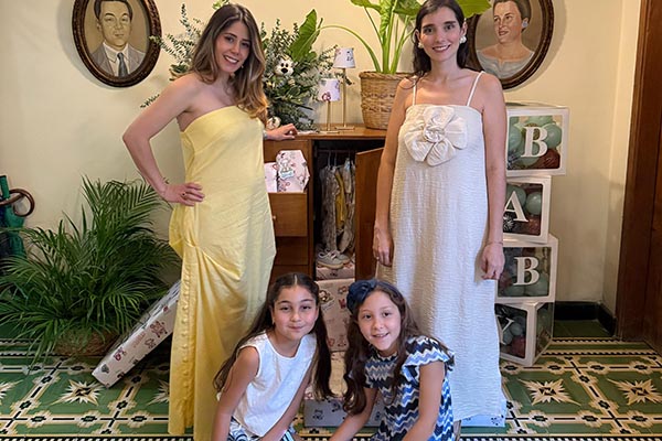 En el baby shower para Paula Rozo y Ana Camila Hernández, también estuvieron sus primas, Juliana y Elena Succar Riaño. En el baby shower para Paula Rozo y Ana Camila Hernández, también estuvieron sus primas, Juliana y Elena Succar Riaño.