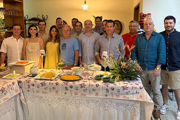 Osvaldo Alberto, Ana Camila, Andrés y Paula; Enrique Vives, Rodolfo José Succar, Diego Jaramillo, Fabian Ortiz, Juan Carlos Arias, Martin Fernández, Carlos Alberto Succar, Antonio Miranda, Edgar Hernández, Manuel Mendoza y Fabian Eduardo Ortiz Vives. Osvaldo Alberto, Ana Camila, Andrés y Paula; Enrique Vives, Rodolfo José Succar, Diego Jaramillo, Fabian Ortiz, Juan Carlos Arias, Martin Fernández, Carlos Alberto Succar, Antonio Miranda, Edgar Hernández, Manuel Mendoza y Fabian Eduardo Ortiz Vives.
