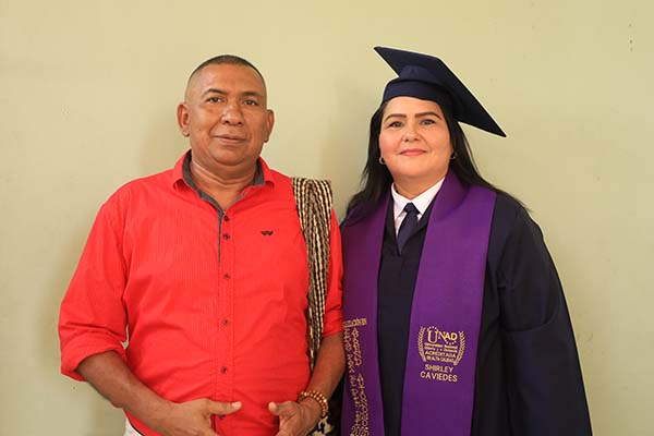 La nueva pedagoga autónoma Shirley Caviedes junto a Oswaldo Sarmiento. La nueva pedagoga autónoma Shirley Caviedes junto a Oswaldo Sarmiento.