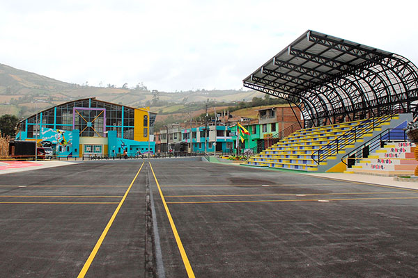 Esta obra hace parte de un paquete de 13 proyectos de infraestructura deportiva que el Ministerio del Deporte ejecuta en Nariño, con una inversión que supera los 56 mil millones de pesos. Foto Presidencia 