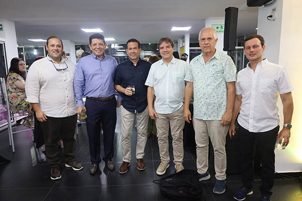 Andrés Vives, Osvaldo Socarrás, Raúl Maestre, Diego Jaramillo, Luis Miguel Vergara y Juan Ignacio Vives acompañaron la celebración de los 50 años de la compañía.