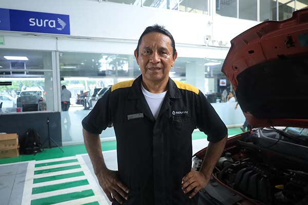 José Coronado ‘El Chino’, Mecánico Tayrona Automotriz. José Coronado ‘El Chino’, Mecánico Tayrona Automotriz.