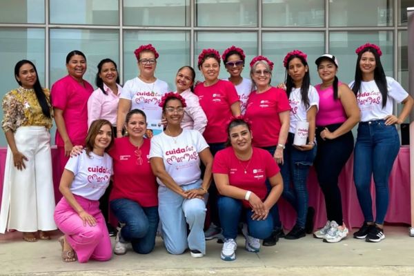 La campaña en Santa Marta promueve la detección temprana, el autocuidado y el apoyo integral a pacientes con cáncer de mama. Foto tomada de su red social Instagram @fundacionglorialatorre 