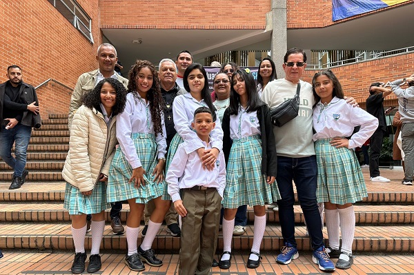 La Red Colombiana de Semilleros de Investigación – Red COLSI, es la fundación colombiana más grande, que promueve el ejercicio y desarrollo de la investigación formativa entre estudiantes desde la Básica Primaria hasta el nivel universitario. Foto Colegio Buenos Aires 