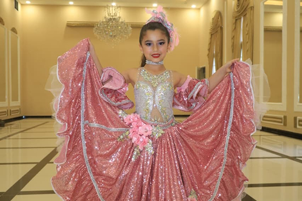 Sofía Julio Urzola, Capitana Preinfantil del Club Santa Marta, irradiando ternura y alegría en el lanzamiento oficial del Carnaval 2026. Foto derechos reservados EL INFORMADOR 