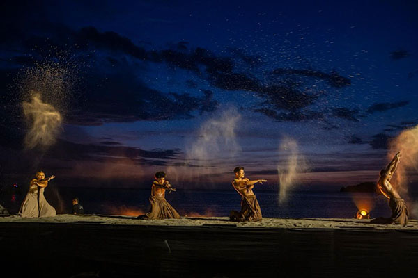 El arte, la palabra y la música se funden en un solo corazón que late por la paz y la diversidad desde Santa Marta. Foto: MinCultura El arte, la palabra y la música se funden en un solo corazón que late por la paz y la diversidad desde Santa Marta. Foto: MinCultura