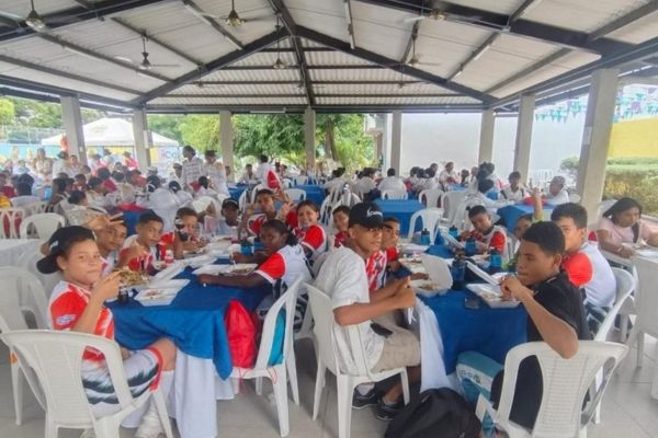 Durante el encuentro, los estudiantes participaron en torneos recreativos, coreografías de danza, exhibiciones musicales y actividades lúdicas. Foto@Cajamag