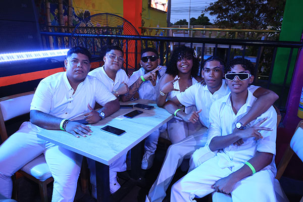 José Chaca, Alejandro Pérez, Andrés Quintero, Lisbeth Agresor, Moisés Farfán y Andrés Herrera. José Chaca, Alejandro Pérez, Andrés Quintero, Lisbeth Agresor, Moisés Farfán y Andrés Herrera.