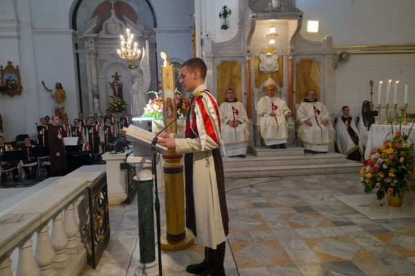 Respaldada por abundante documentación, la obra expone de forma imparcial los hechos que rodean la prolongada intervención del Dicasterio a los Heraldos del Evangelio, buscando claridad, justicia y reparación. Foto derechos reservados EL INFORMADOR Respaldada por abundante documentación, la obra expone de forma imparcial los hechos que rodean la prolongada intervención del Dicasterio a los Heraldos del Evangelio, buscando claridad, justicia y reparación. Foto derechos reservados EL INFORMADOR