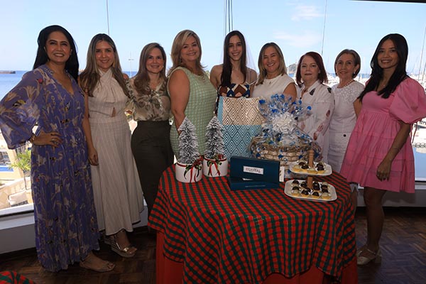 Marcela Torres, Mayra Zambrano, organizadora del brunch; Celia Martínez, Marena Pupo, Ana Milena y su madre, Ana Milena González de Vives; Cecilia Vives, Vicky Aguilera y Alejandra Cuello.  