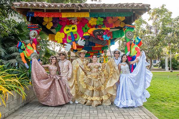 Paula de Vengoechea Fernández De Castro, Alejandro Palacio Arias, Ricardo Soto Bornacelly, Sarah Gutiérrez Gónima, José Cotes Granadillo, Luciana Gutiérrez  Moreno. Reyes seniors 2026 y capitanes seniors colegio Bilingüe Santa Marta.