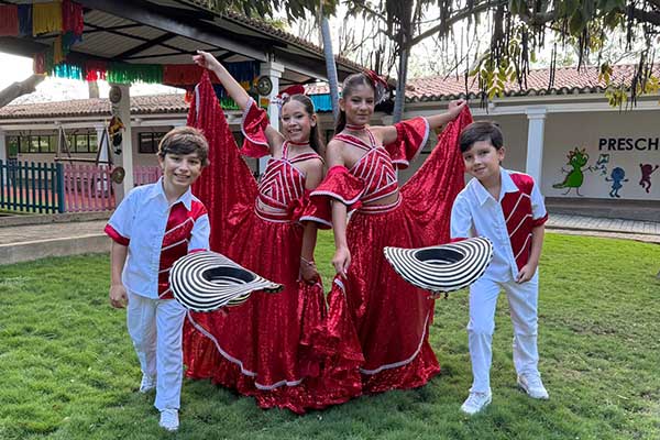 Joaquín Campo Miranda, María Paulina Noguera, Violeta VargasJoaquín Campo Miranda, María Paulina Noguera, Violeta Vargas junto a Antonio Ávila.  junto a Antonio Ávila.
