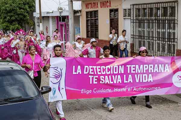 Marchas realizadas en Colombia en conmemoración de la lucha contra el cáncer de mama. Foto Fundación Corazón Rosa 