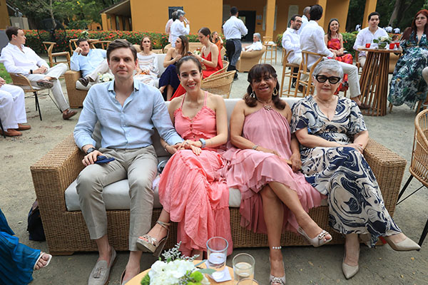 Julián Gómez, Manuelita Rojas, Rosario Torres y Milena Danies.