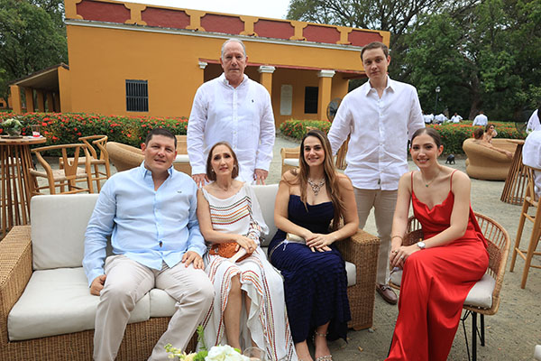 Carlos Urbano Diazgranados, Camilo Vives, Rodrigo Vives, María Victoria Vives, Gabriela Abuchaibe y Juliana Díaz Granados.