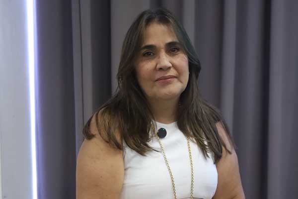 Silvia Elena, durante rueda de prensa en la Cámara de Comercio de Santa Marta. Foto derechos reservados EL INFORMADOR